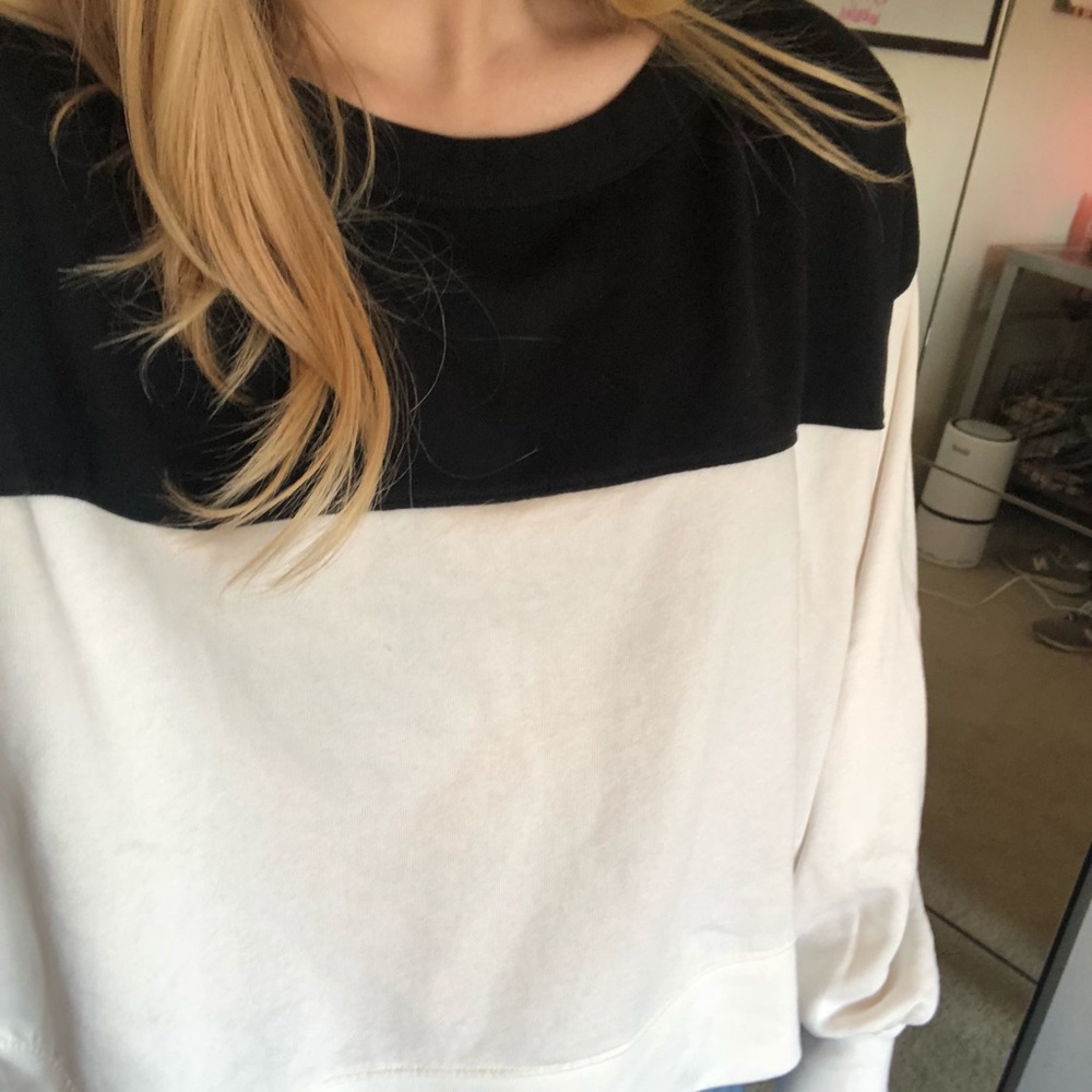 Color Block Sweater - Picture 2 of 4